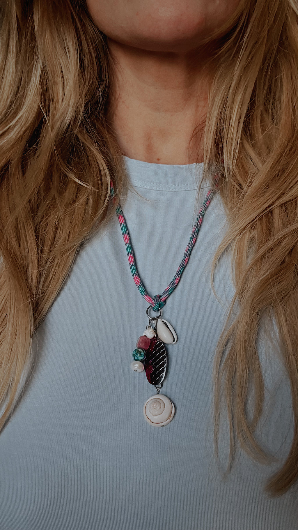 Roselight - Paracord Fishing Lure Necklace