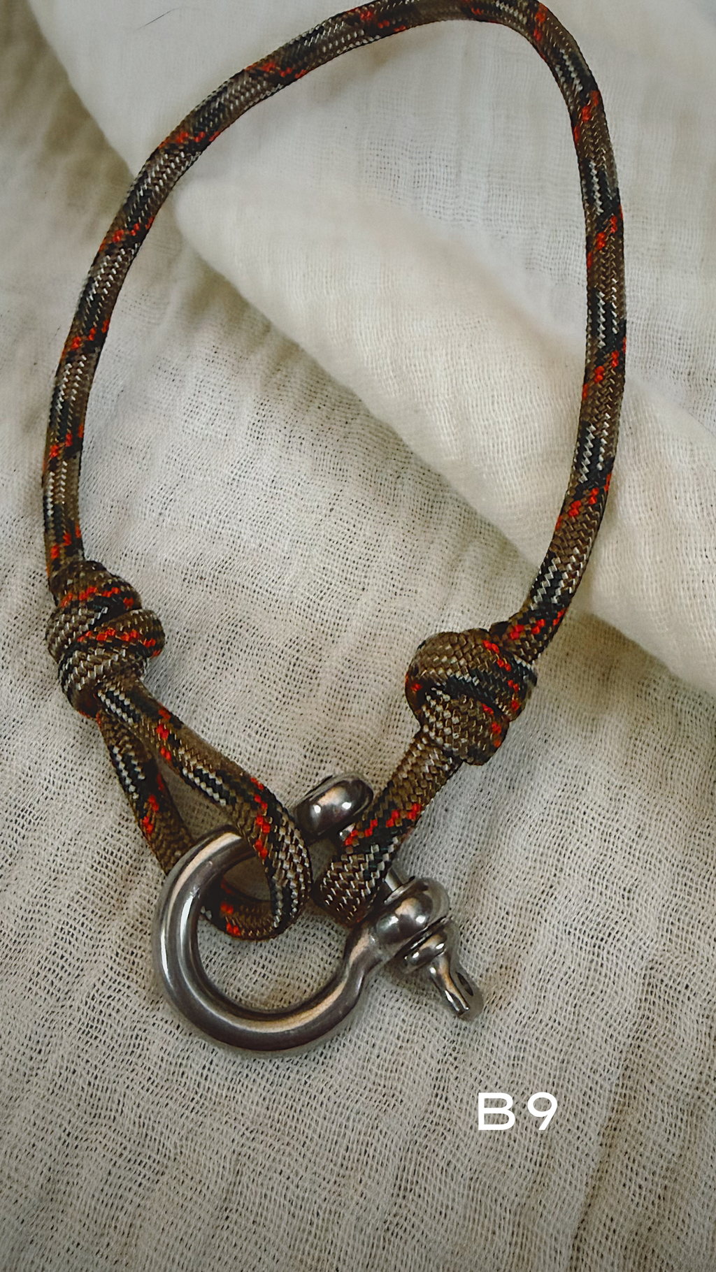 Anchor Shackle Bracelet - Paracord
