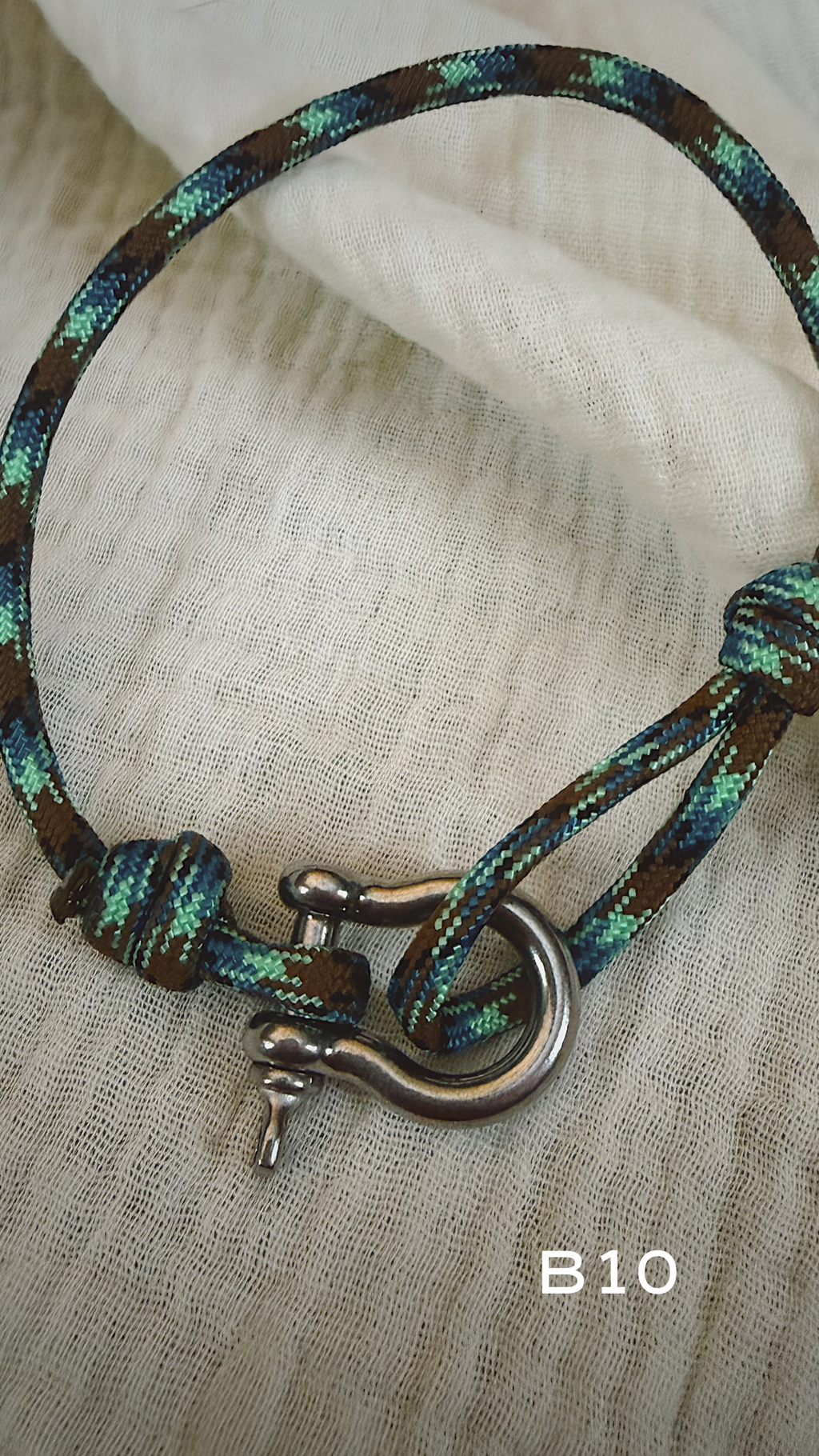Anchor Shackle Bracelet - Paracord