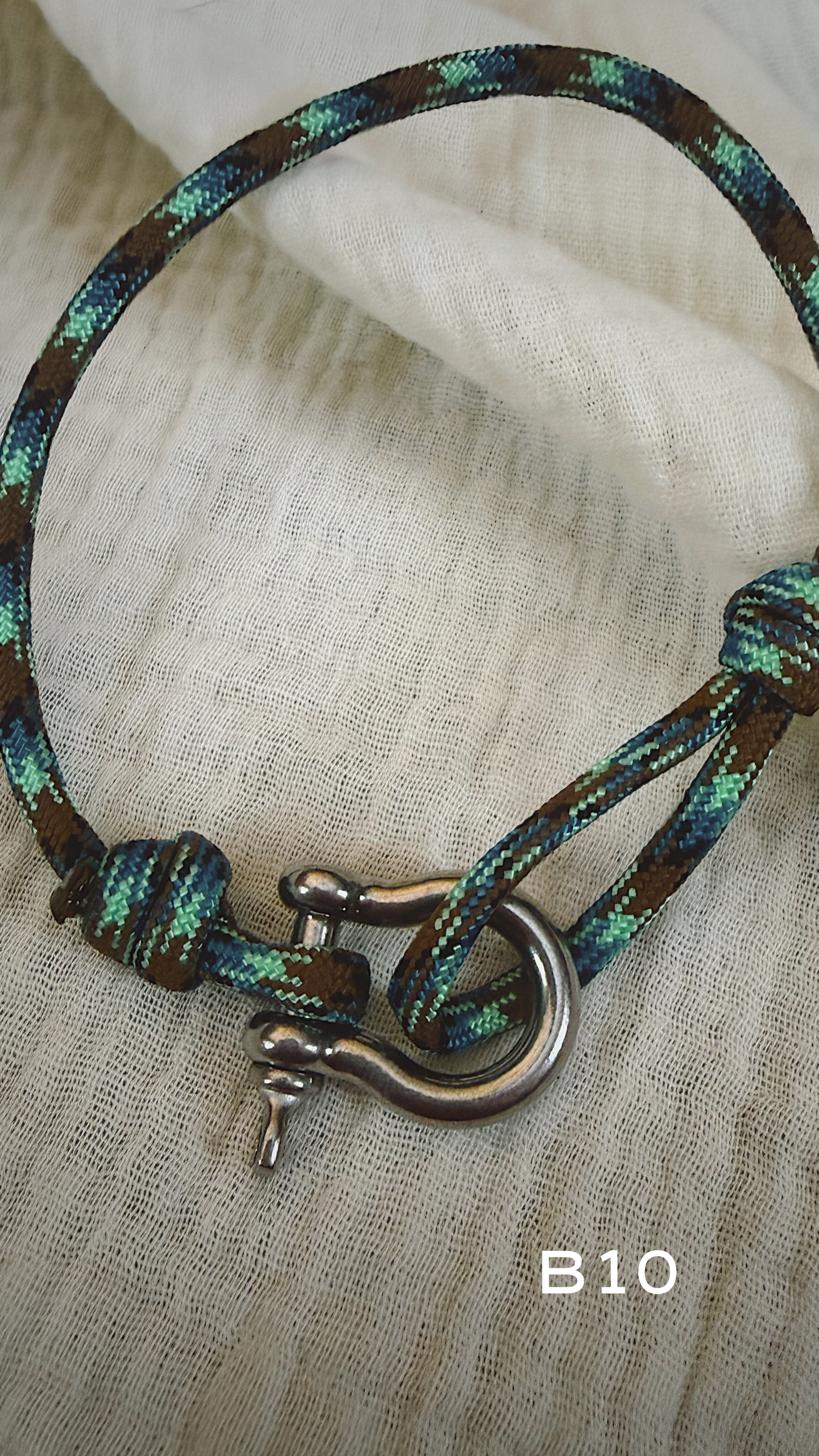 Anchor Shackle Bracelet - Paracord