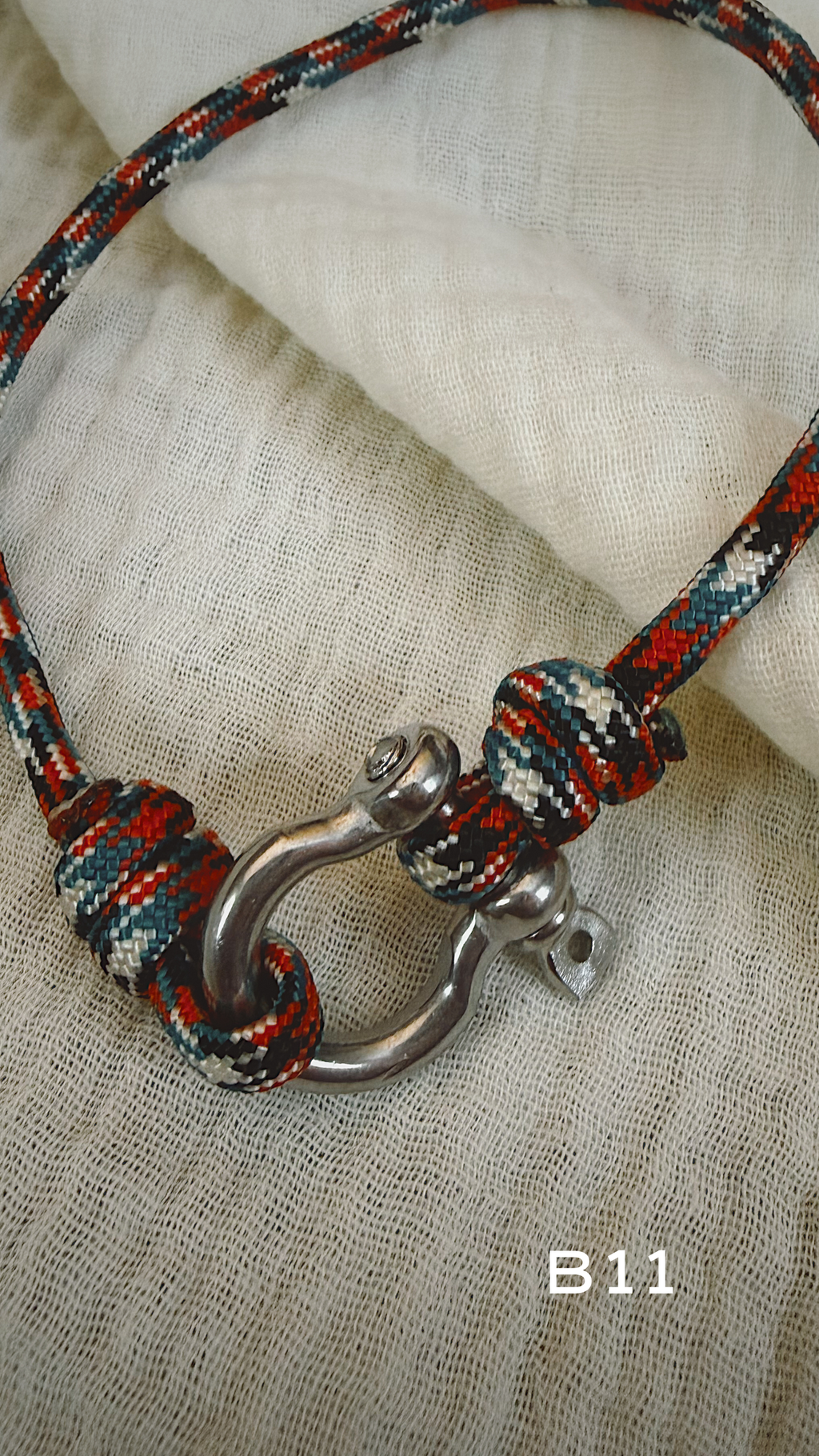 Anchor Shackle Bracelet - Paracord