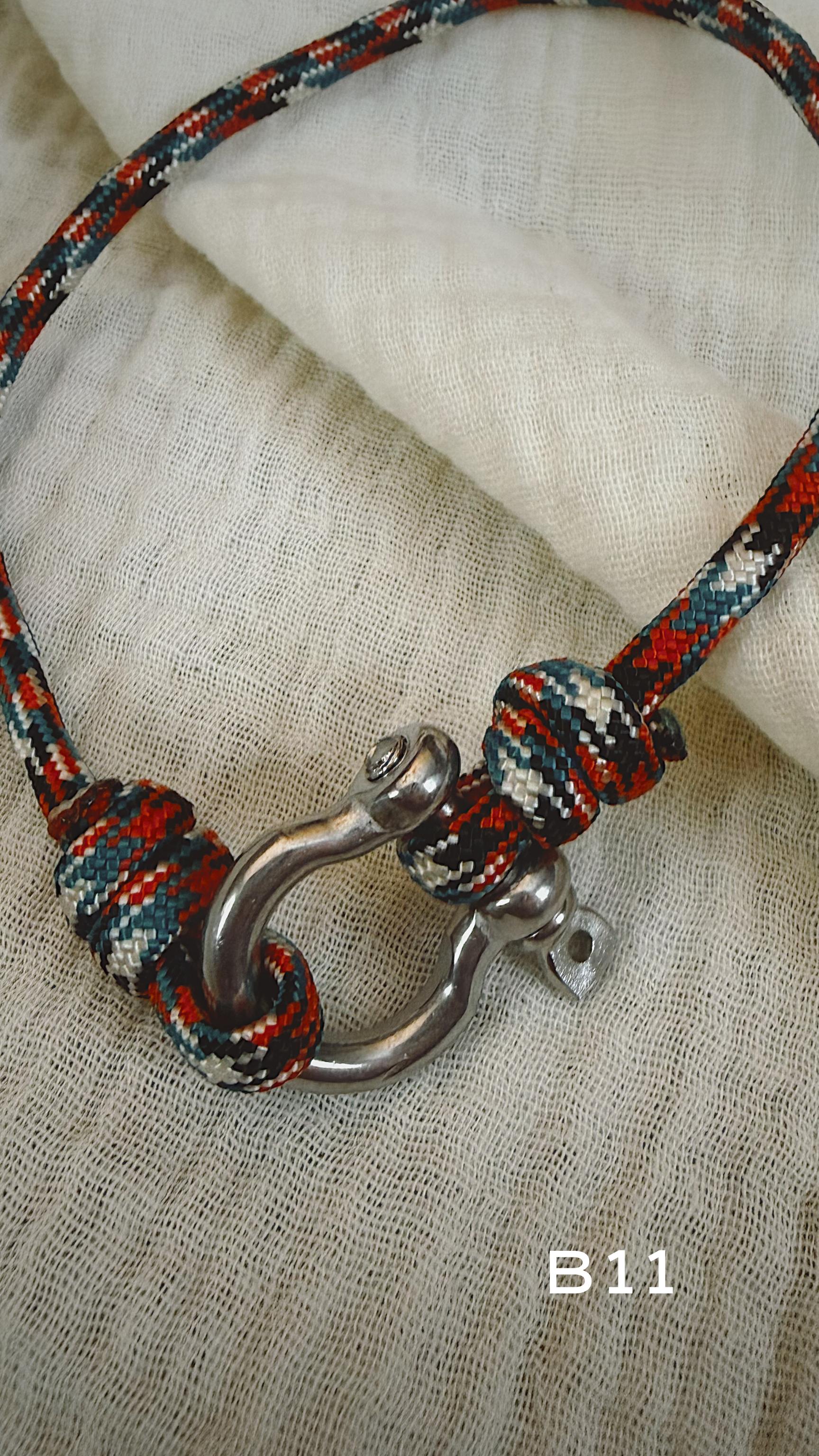 Anchor Shackle Bracelet - Paracord