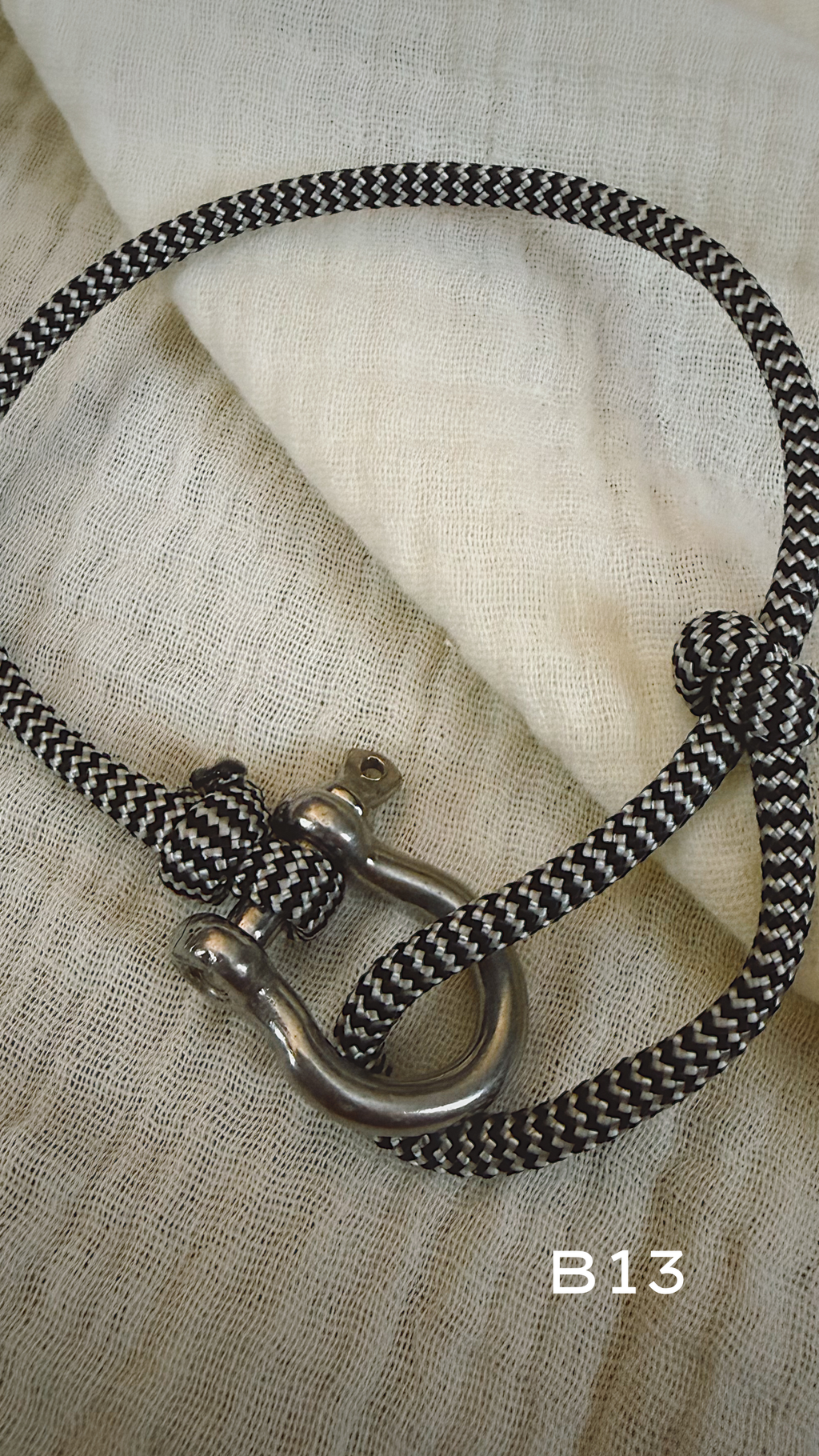 Anchor Shackle Bracelet - Paracord