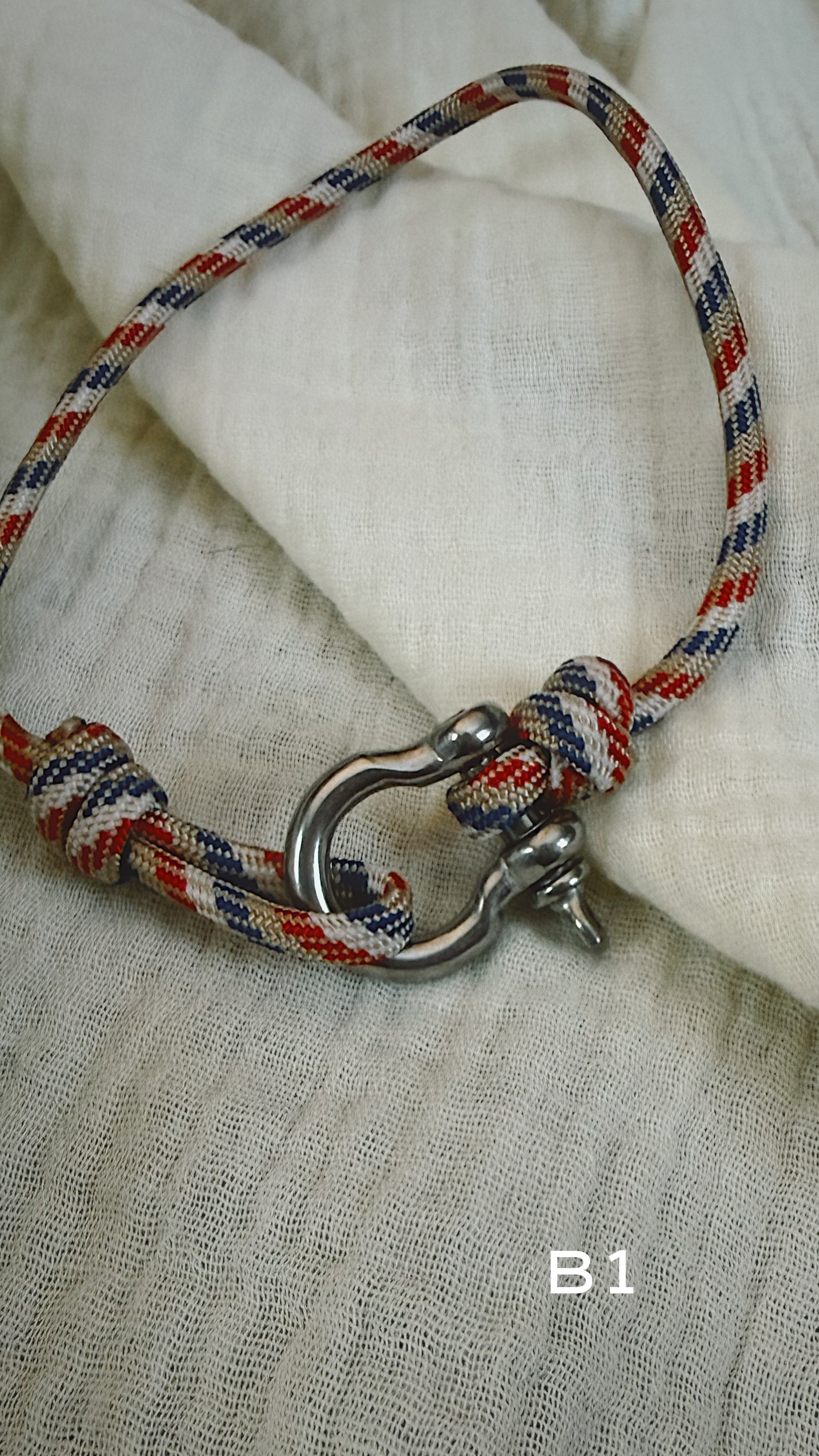 Anchor Shackle Bracelet - Paracord