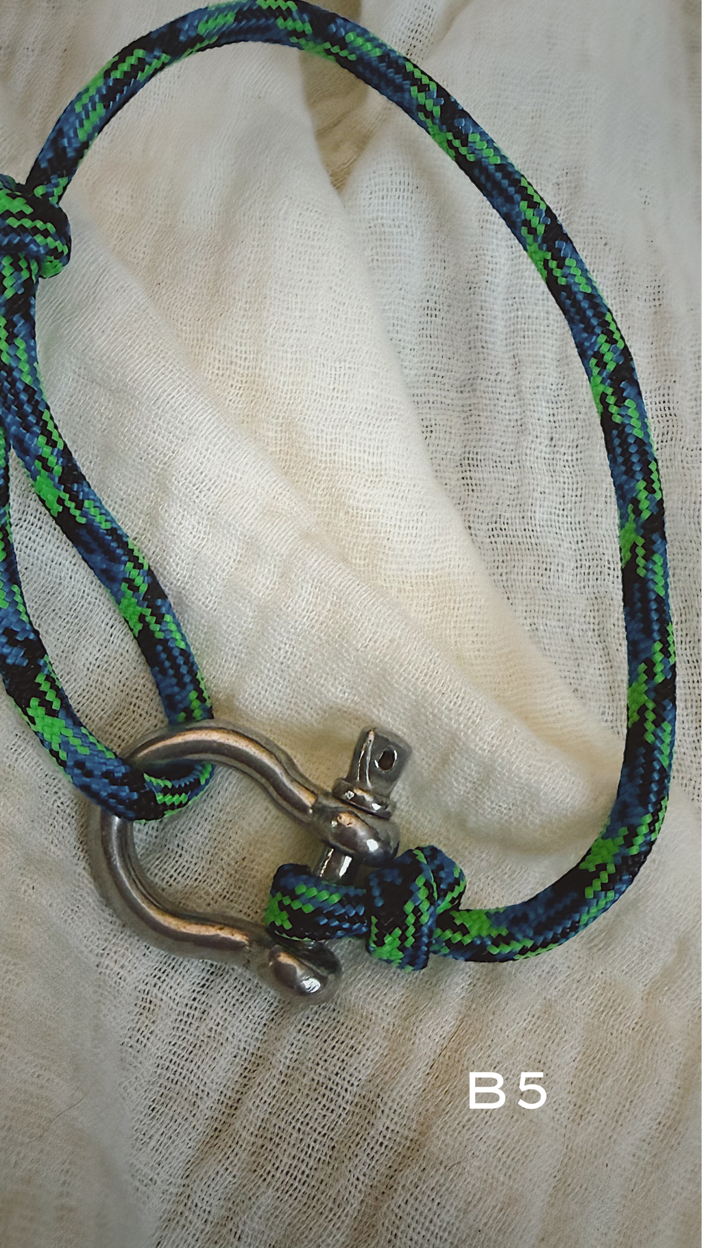 Anchor Shackle Bracelet - Paracord