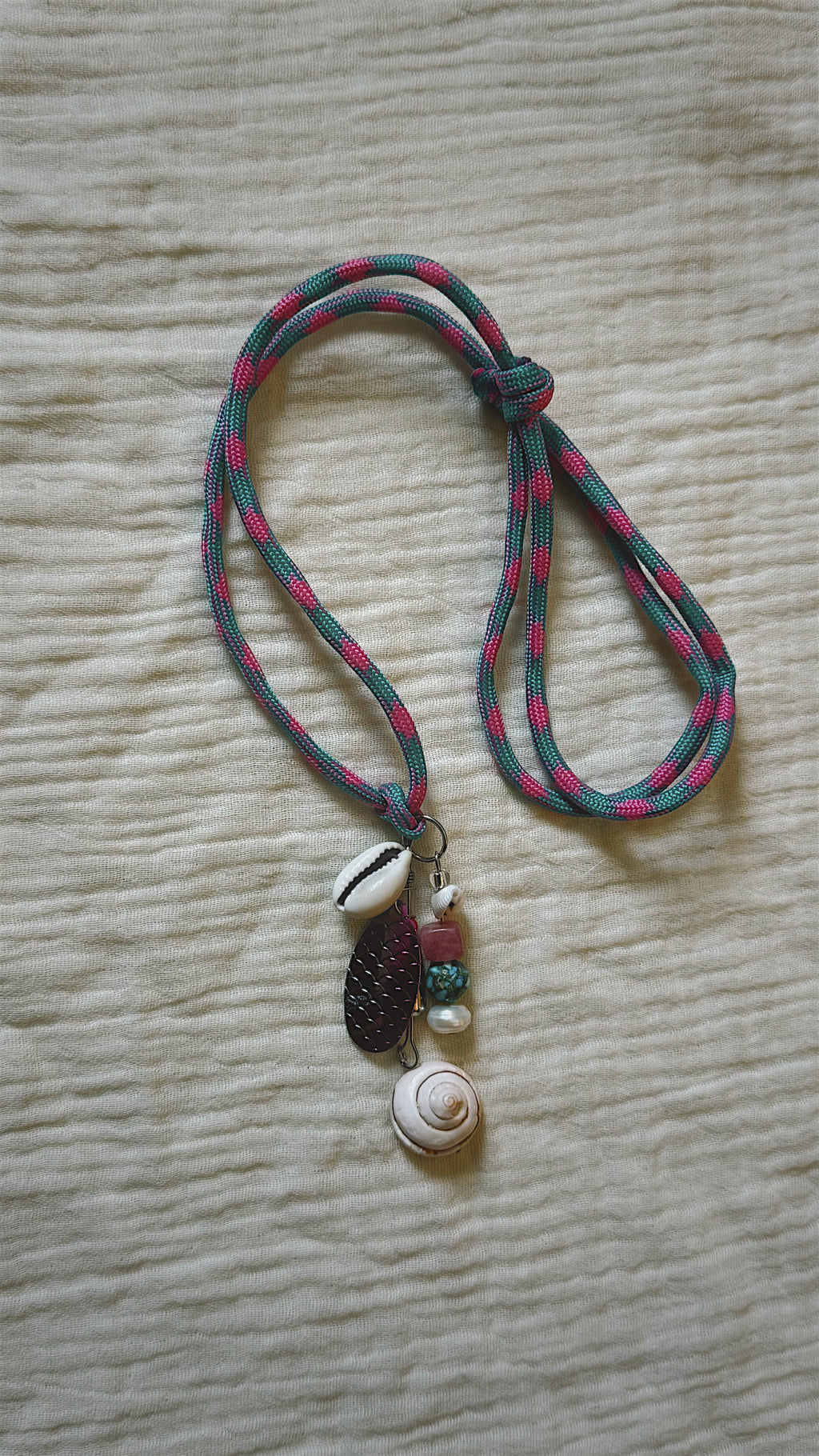 Roselight - Paracord Fishing Lure Necklace