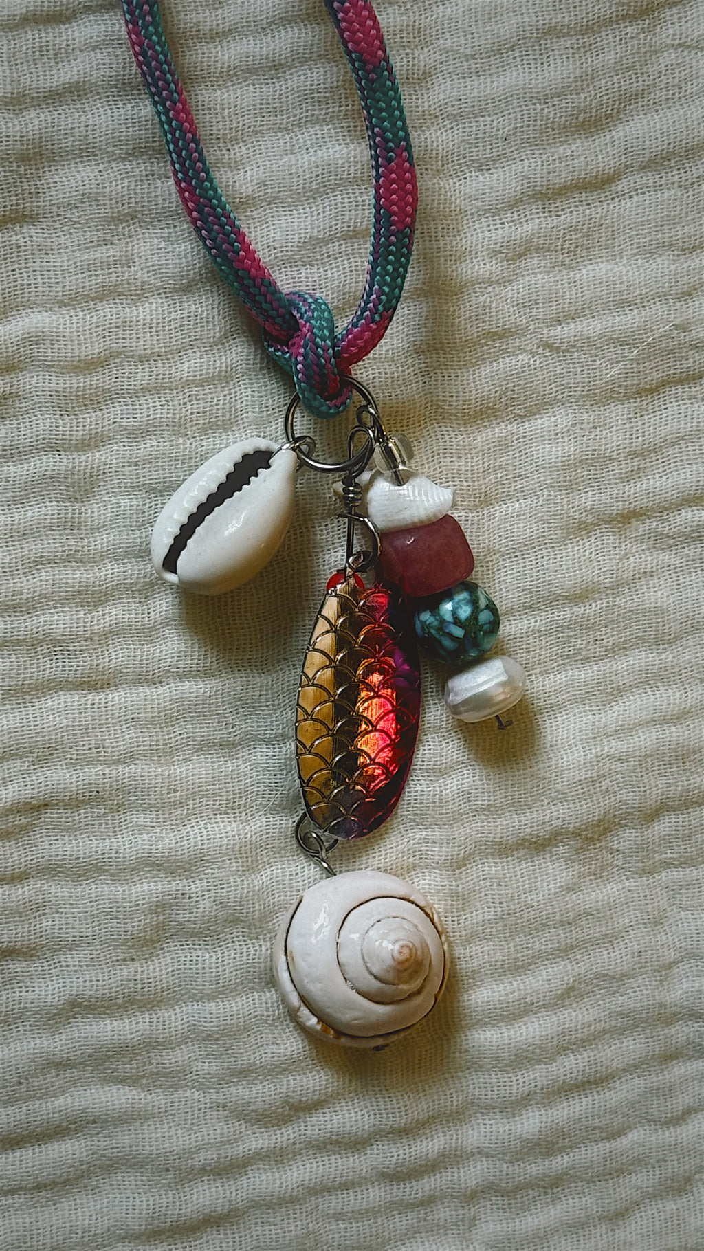 Roselight - Paracord Fishing Lure Necklace