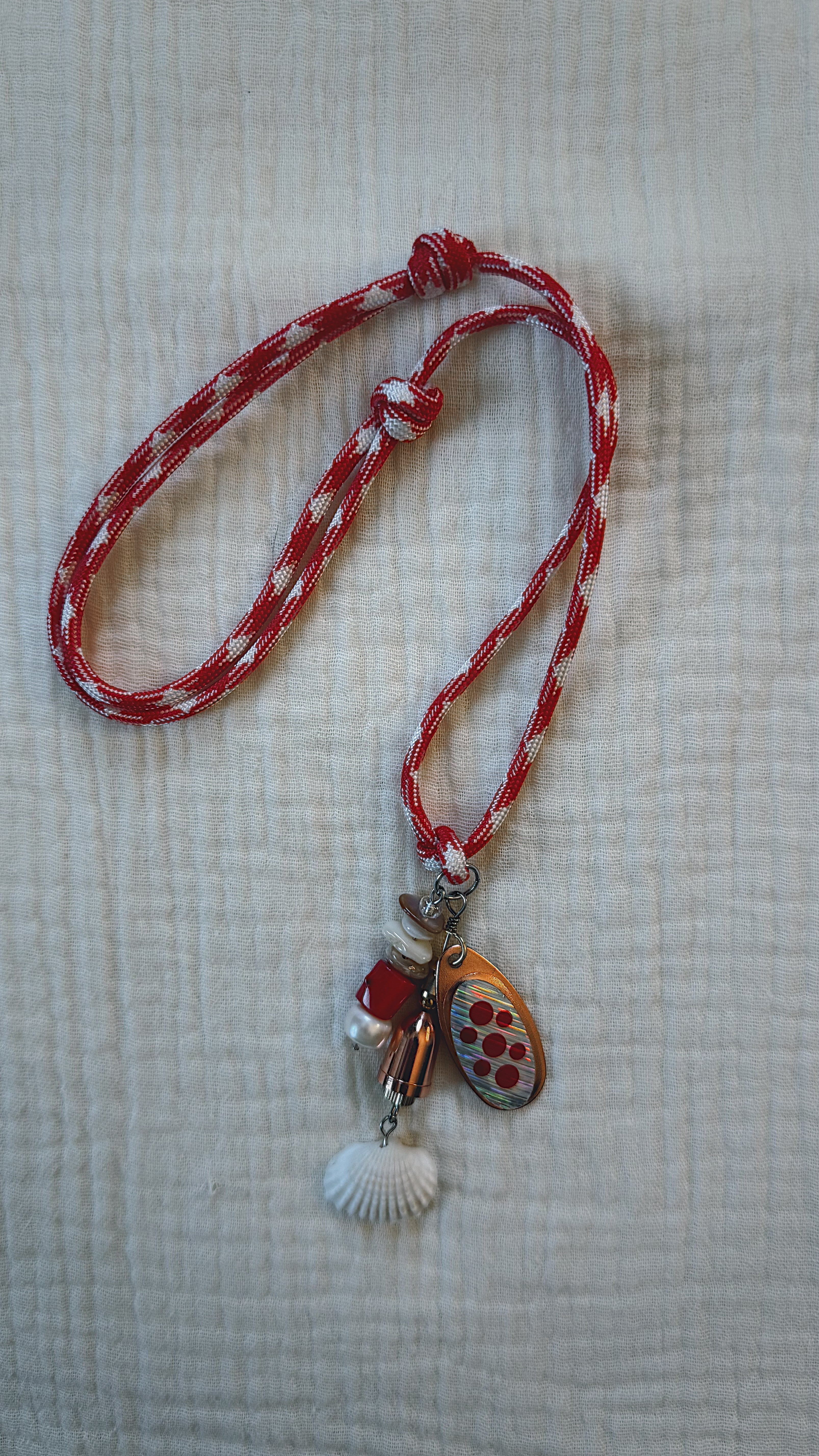 Pennant - Paracord Fishing Lure Necklace