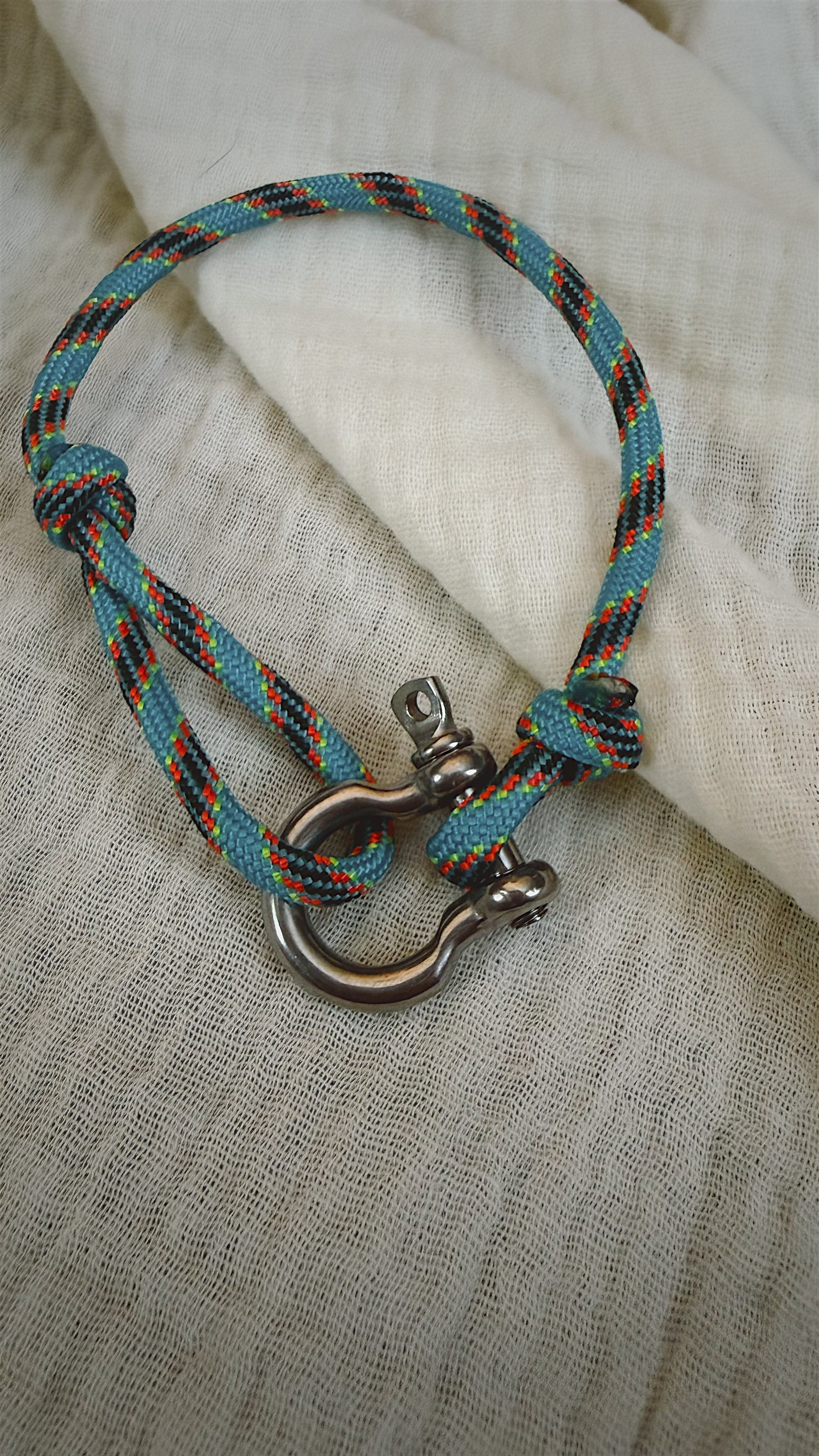Anchor Shackle Bracelet - Paracord - Wave Runner