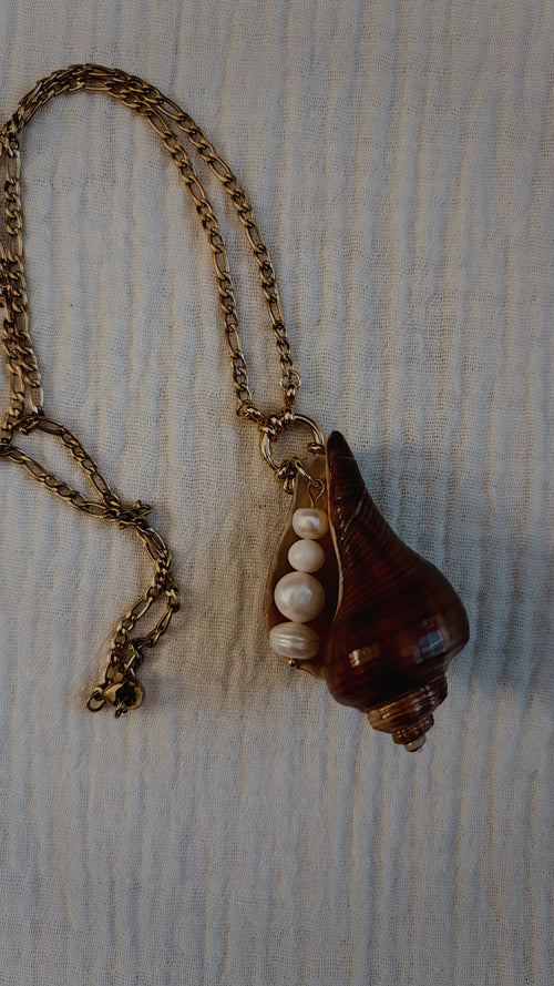 Dark Brown Horse Conch Pearl Necklace, Gold