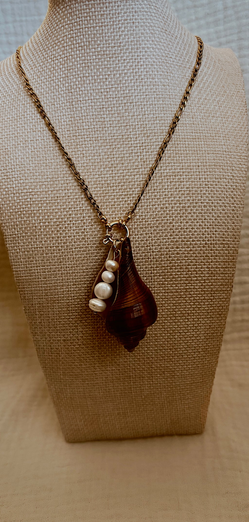 Horse Conch Shell Pearl Necklace, Gold